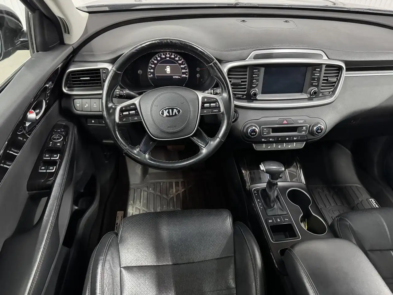 Kia Sorento снимка Kia Sorento