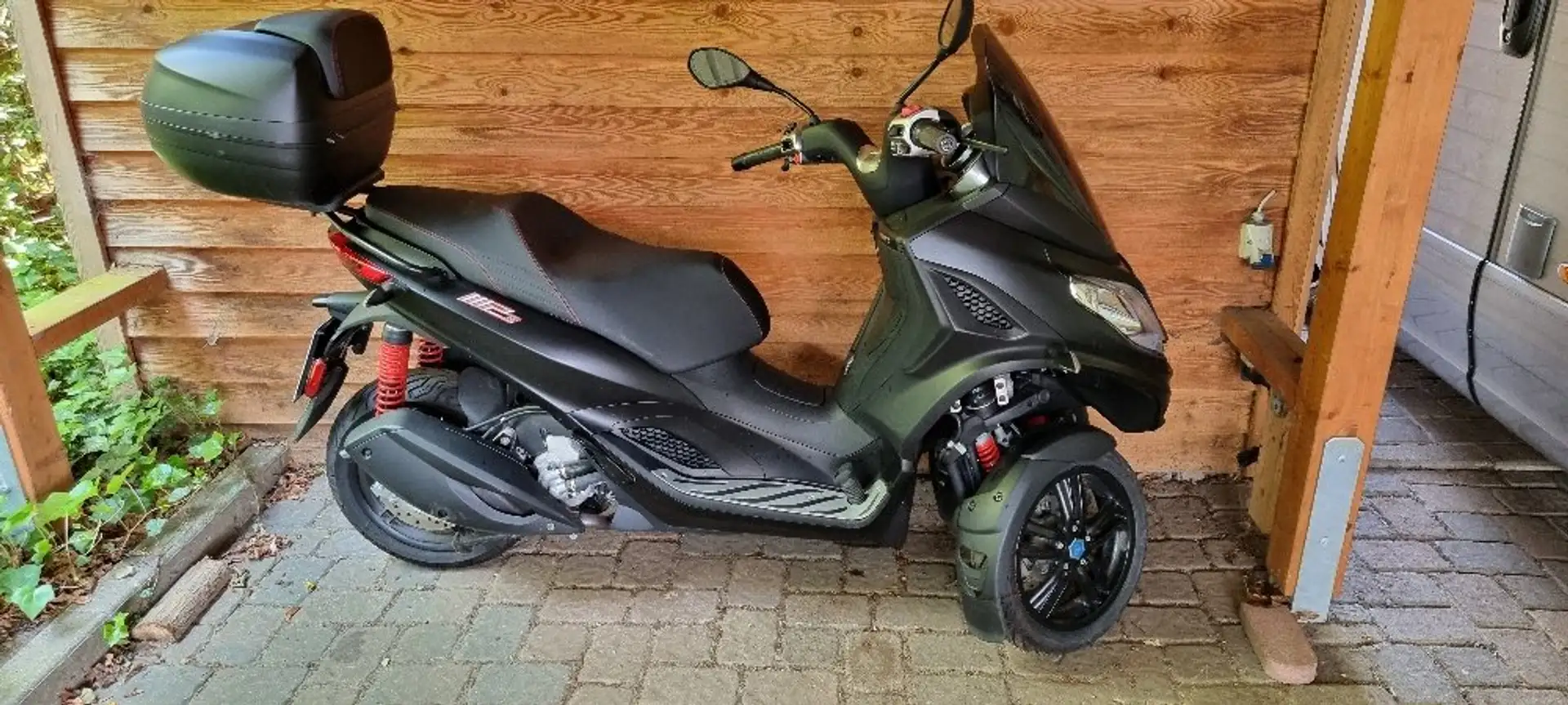 Piaggio MP3 300 Sport Zwart - 2