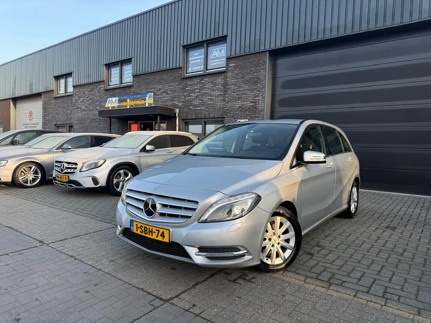 Mercedes-Benz B 180 Ambition | 2E EIGENAAR | 12MND GARANTIE | AUTOMAAT Gris - 2