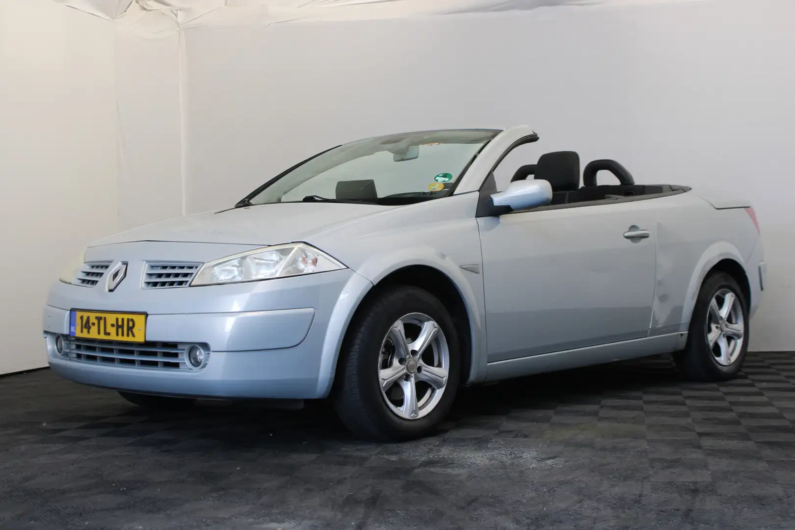 Renault Megane Coupé-Cabriolet 1.6-16V Privilège Comfort Grijs - 1