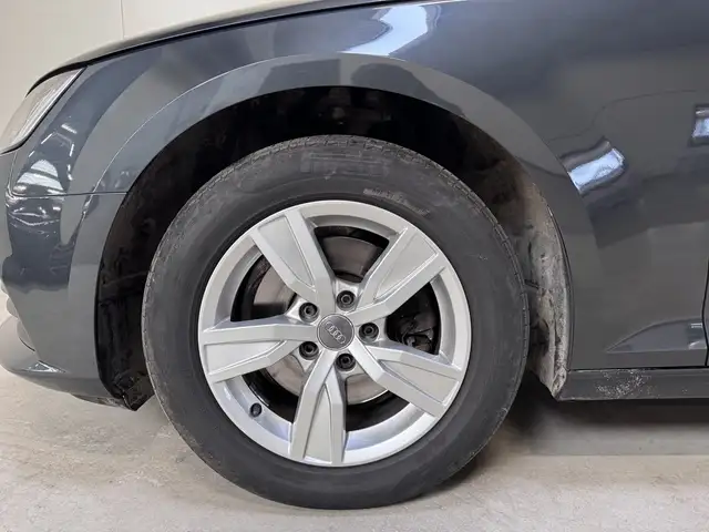 Audi A4 view 7