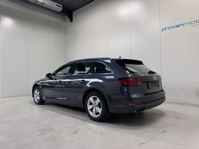 Audi A4 view 6