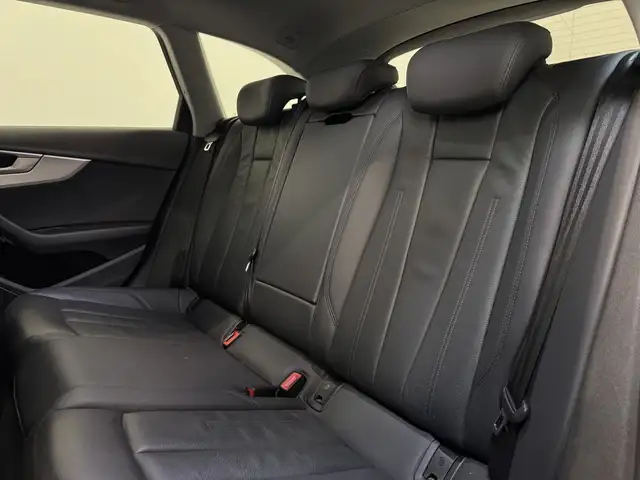 Audi A4 view 10