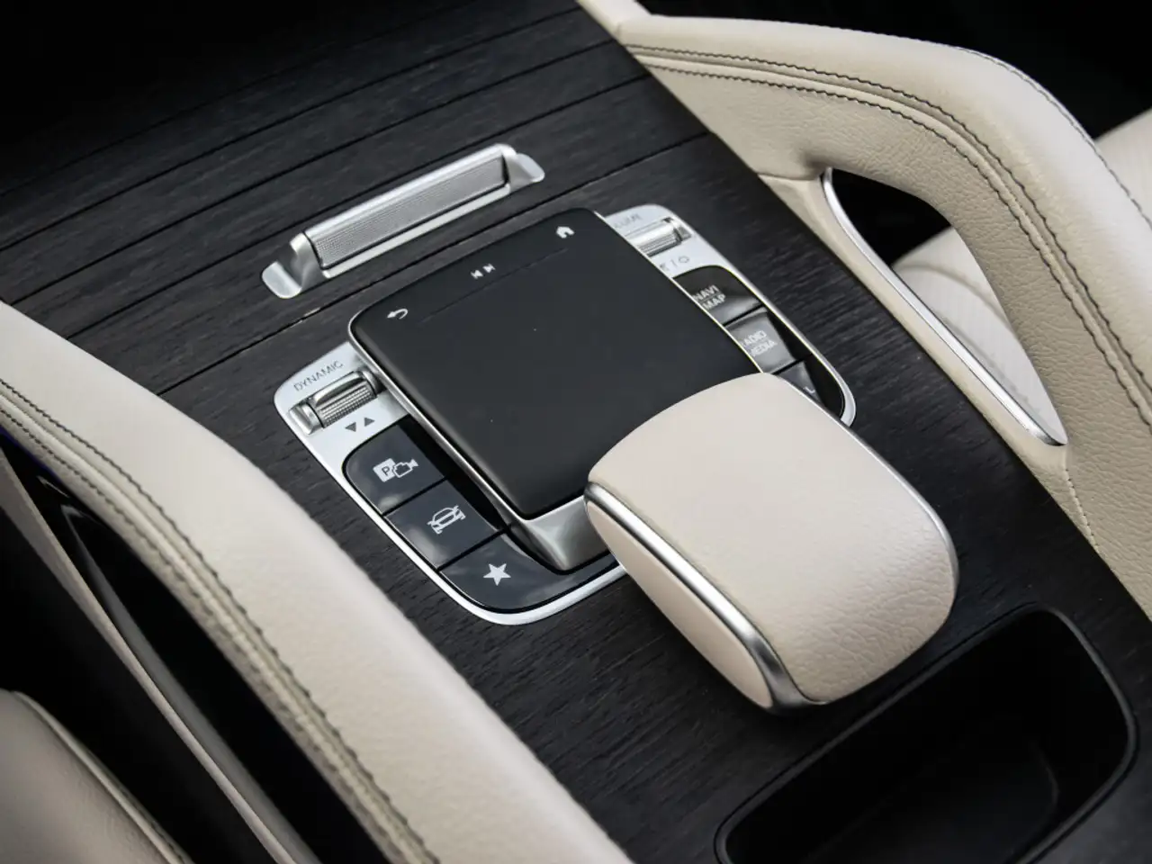 Mercedes-Benz GLE снимка Mercedes-Benz GLE