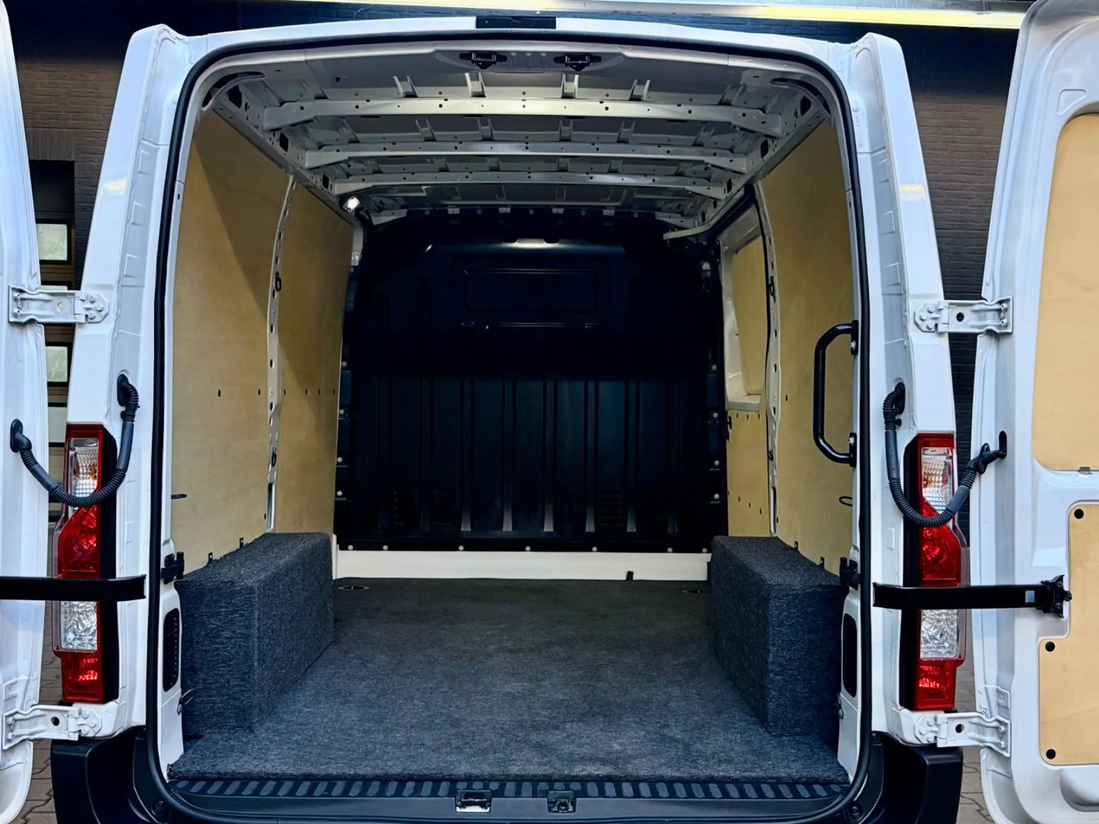 Renault Master 2.3 D L1H1 3,3t KLIMA 3SITZE PDC TEMPOMAT — photo 12