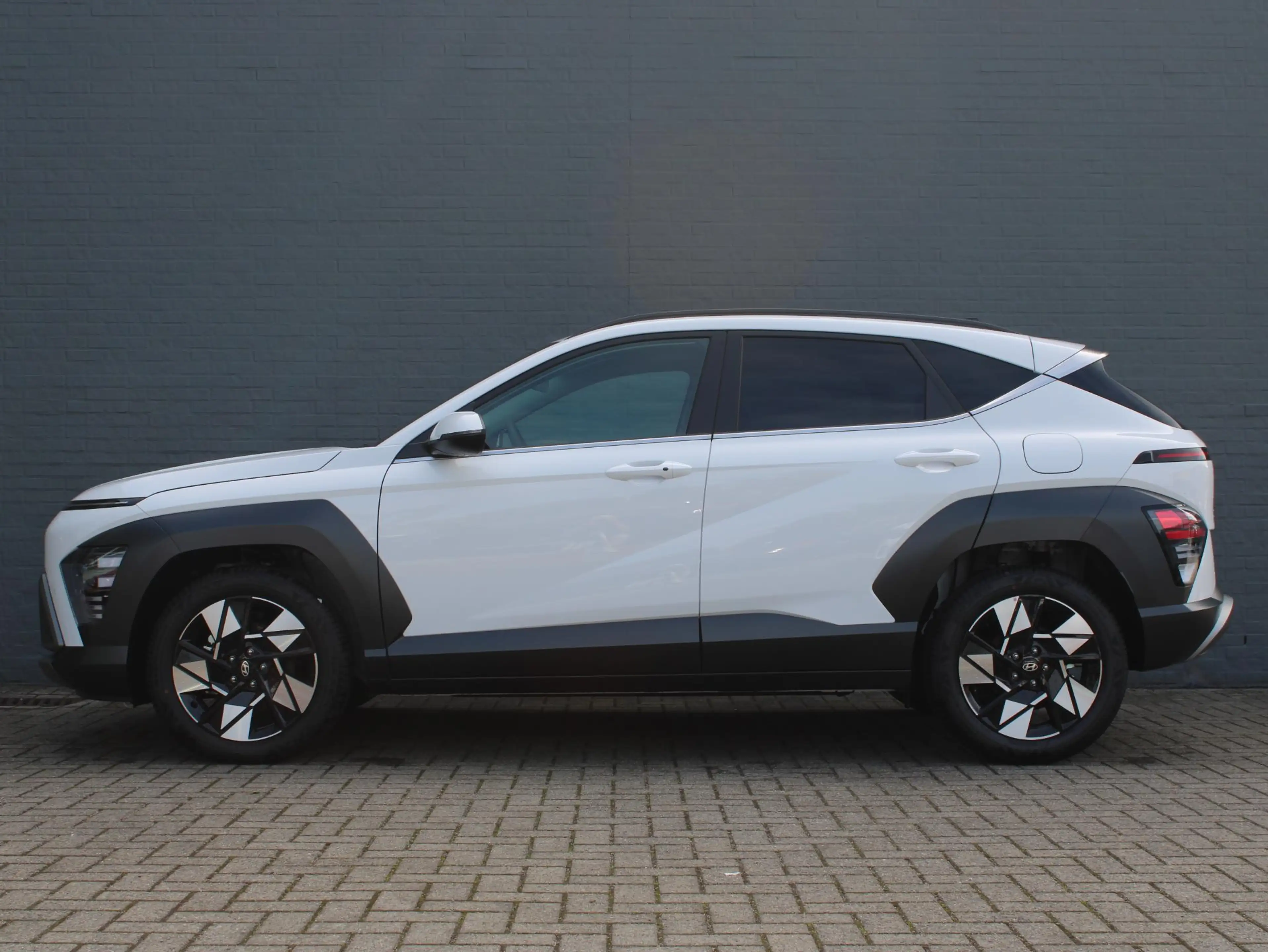 Hyundai KONA 1.6 GDI HEV Premium Sky — photo 8