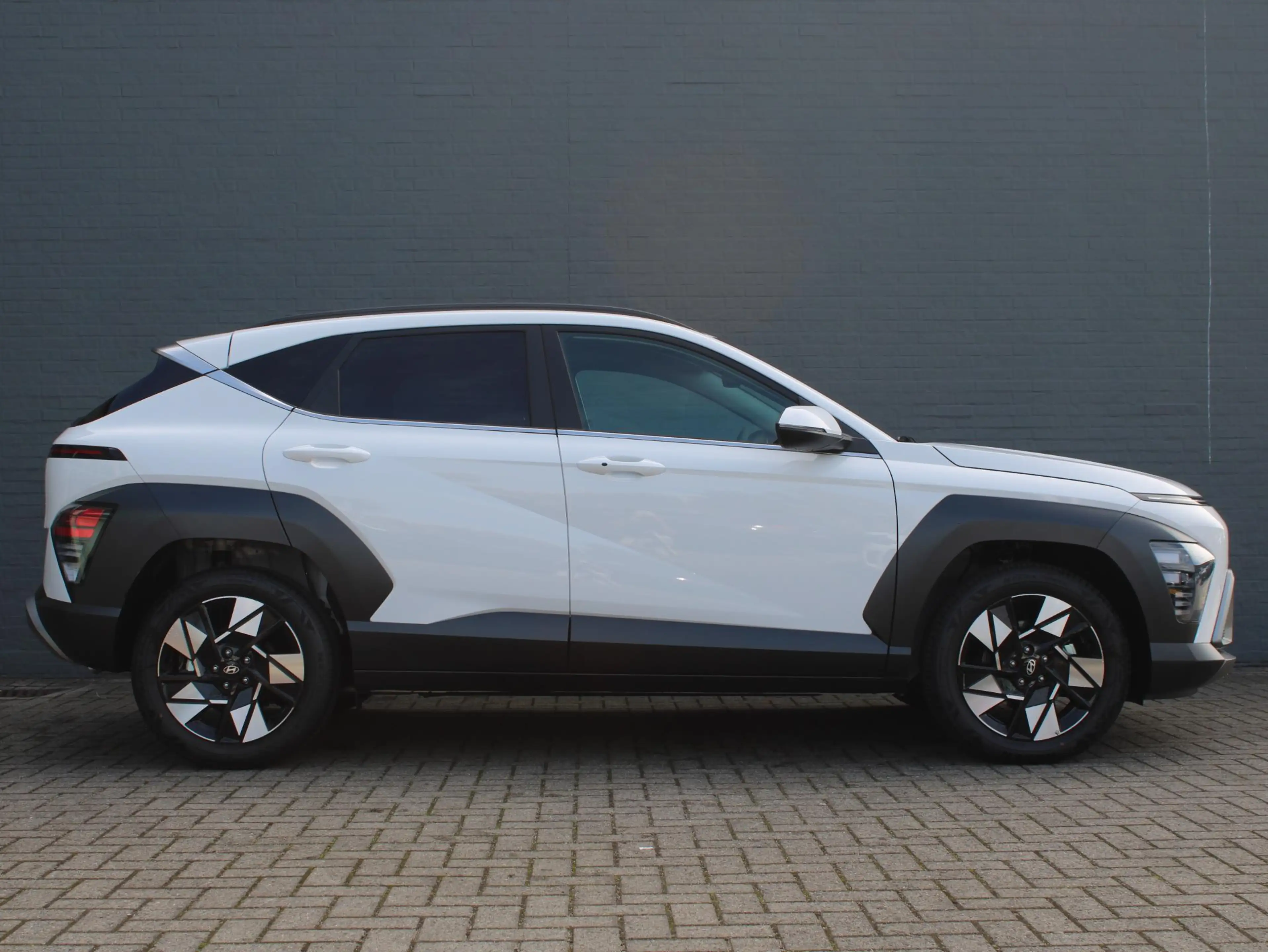 Hyundai KONA 1.6 GDI HEV Premium Sky — photo 4