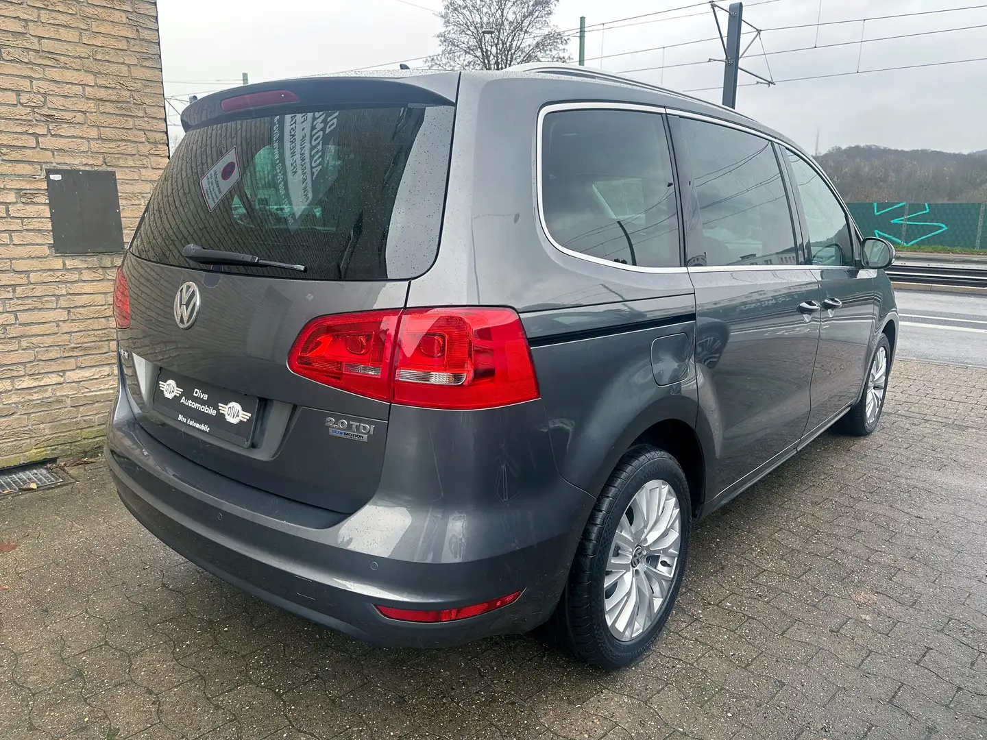 Volkswagen Sharan 2.0 TDI Highline BMT Automatik, 7Sitzer Gris - 2