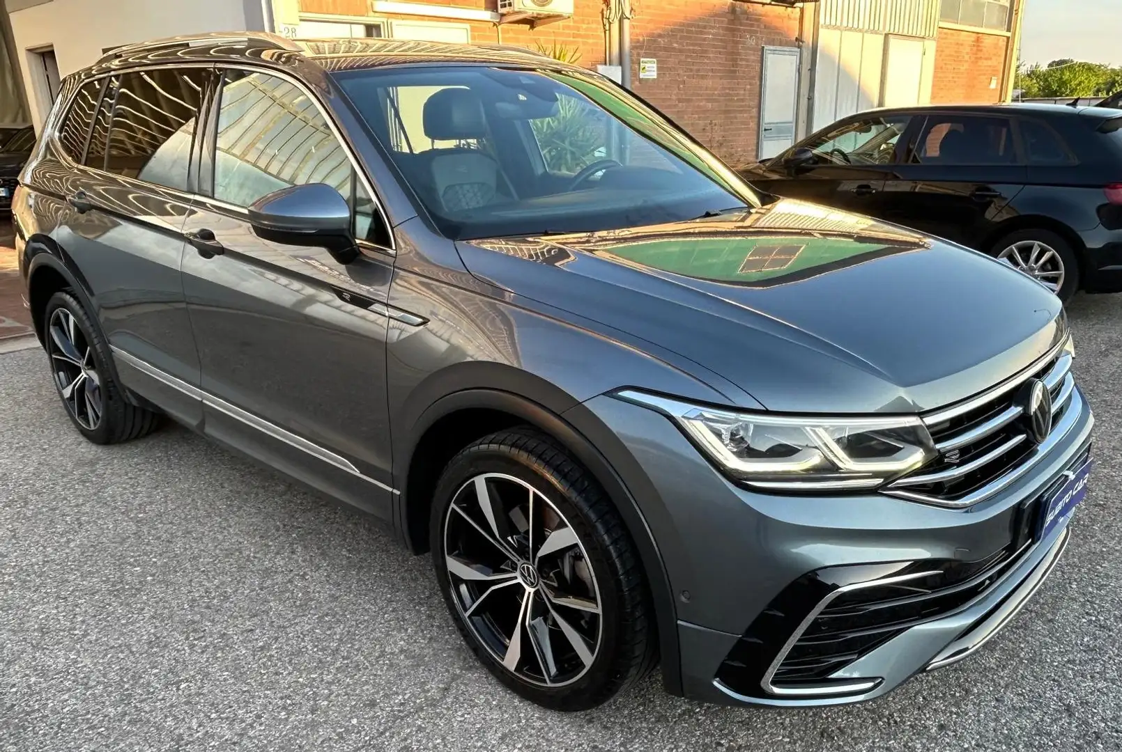 Volkswagen Tiguan Allspace Allspace 2.0 tdi R-Line 4motion 200cv 7p. dsg Gris - 1