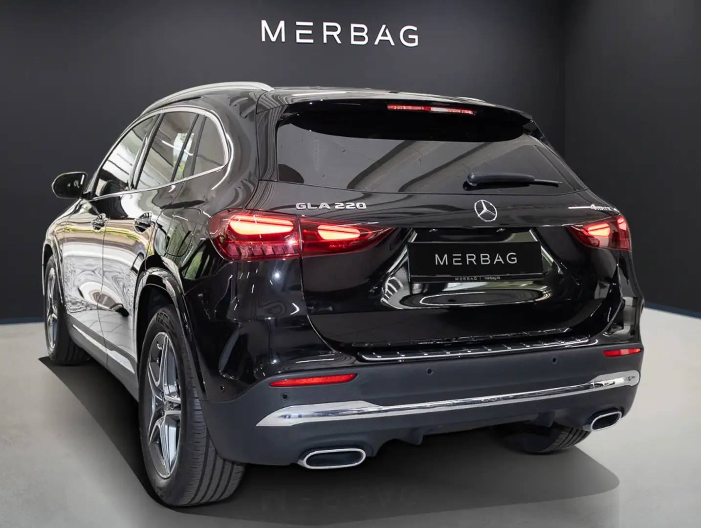 Mercedes-Benz GLA 220 4MATIC AHK LED Navi SHZ Winterp. 360 LM Schwarz - 2