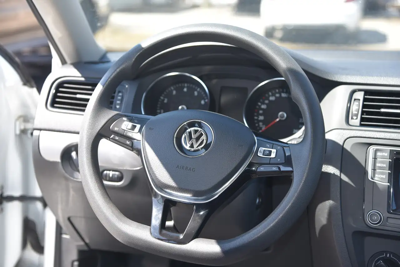 Volkswagen Jetta снимка Volkswagen Jetta