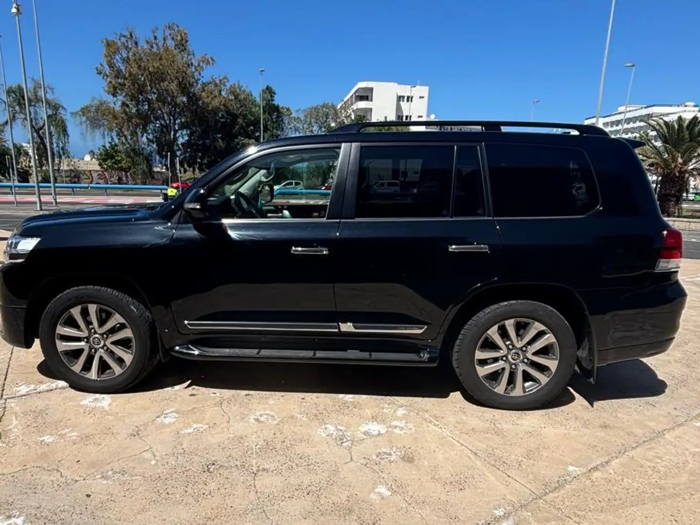 Toyota Land Cruiser 200 Negro - 2