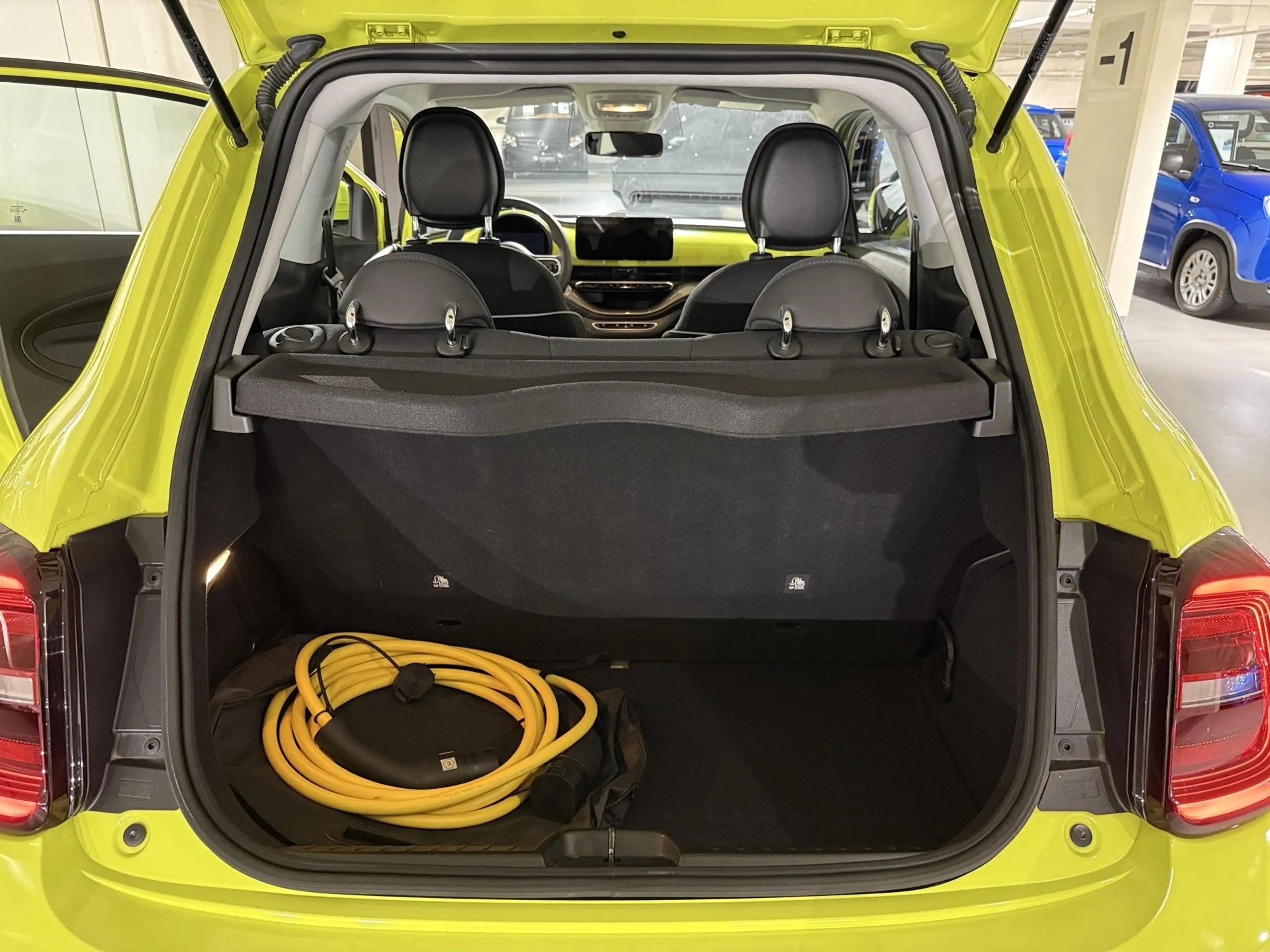 Fiat 500e 500e 24 kWh LIMO — photo 12