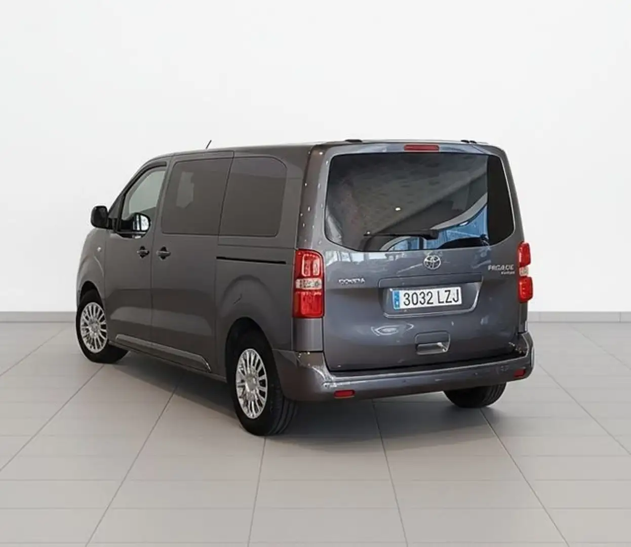 Toyota Proace 2.0D 145CV 6MT Shuttle L1 Gris - 2