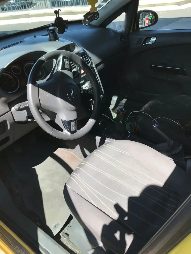 Opel Corsa 1.2 - 80 Twinport Essentia - 2