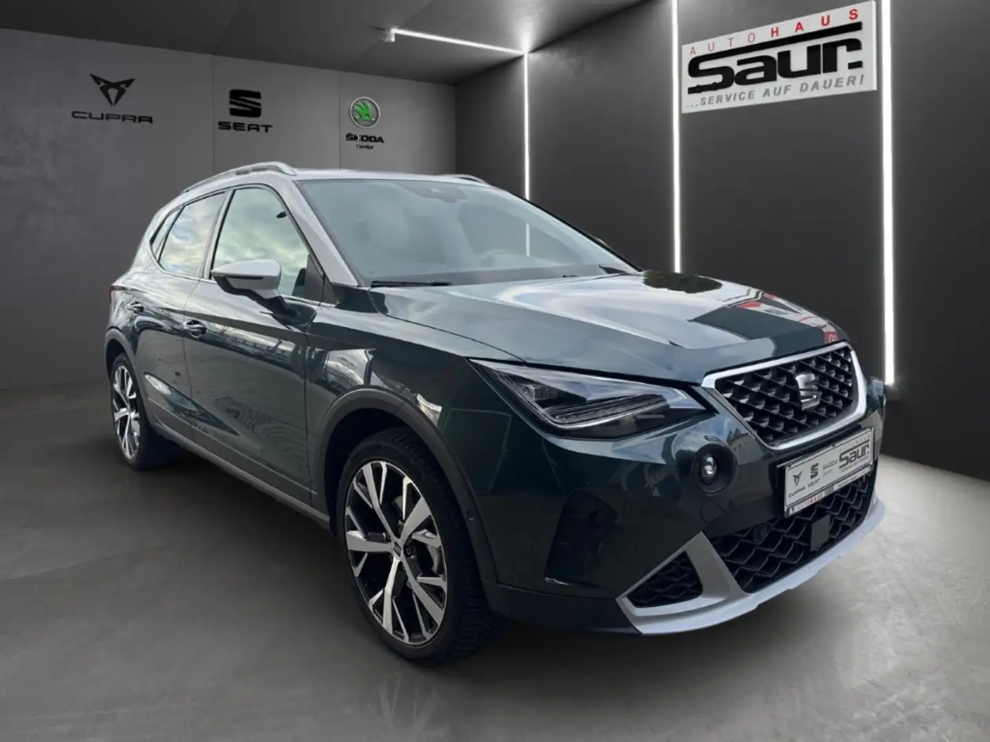 SEAT Arona Xperience 1.0 TSI DSG AHK RÜCKFAHRKAMERA NAVI VOLL Verde - 1