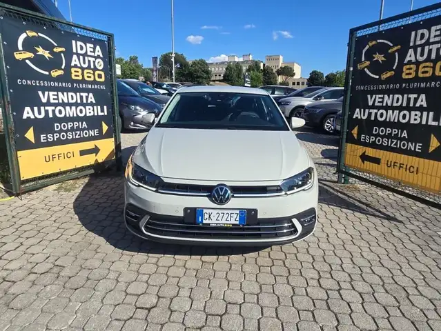 Volkswagen Polo view 2