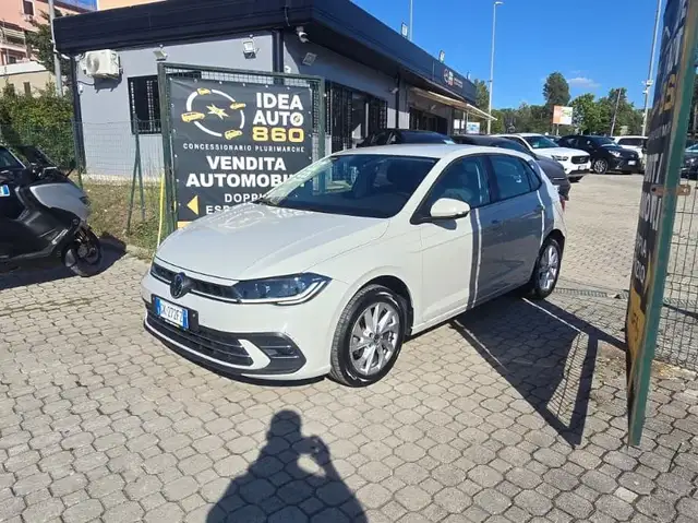Volkswagen Polo view 3