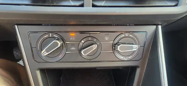 Volkswagen Polo view 12