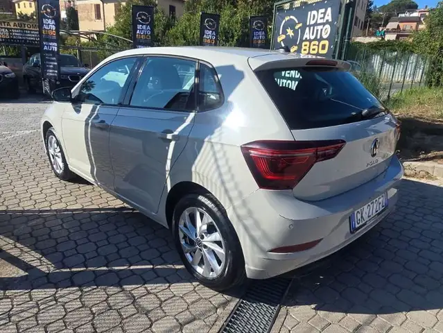 Volkswagen Polo view 4