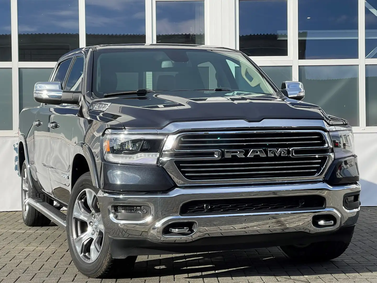 Dodge RAM 1500 Laramie 4x4 Pano Prins LED PDC Leder Grau - 1