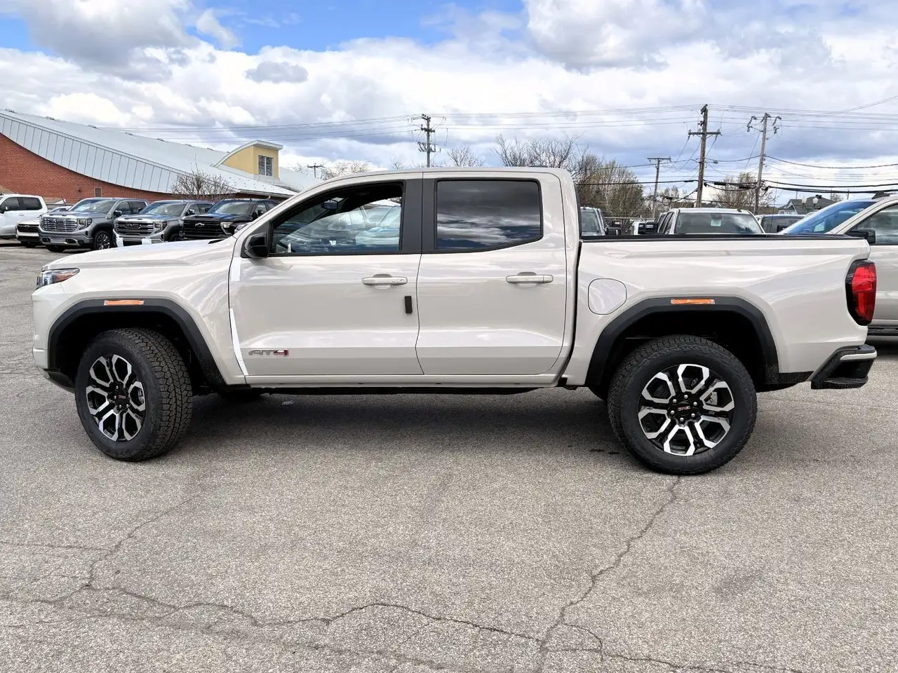 GMC Canyon снимка GMC Canyon