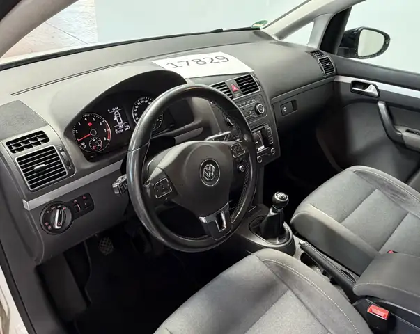 Volkswagen Touran view 13