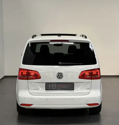 Volkswagen Touran view 3