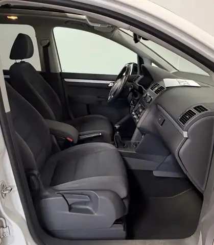 Volkswagen Touran view 9