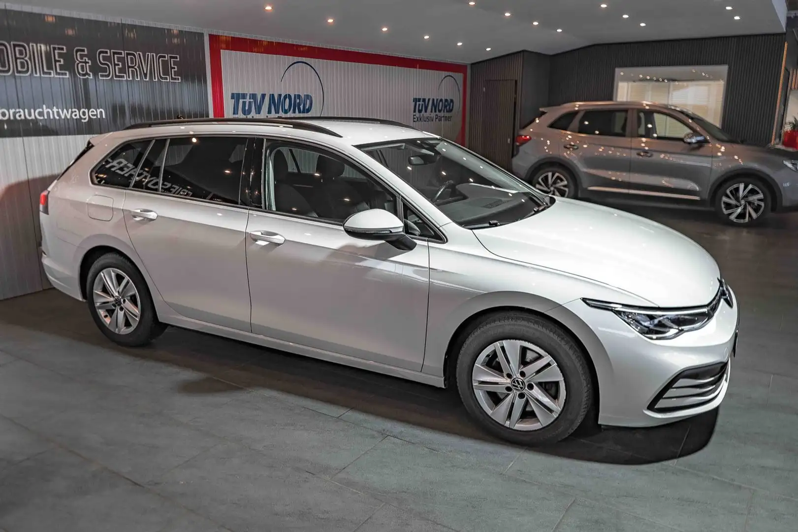 Volkswagen Golf VIII Variant 2.0 TDI Life DSG AHK LED Massa Weiß - 2