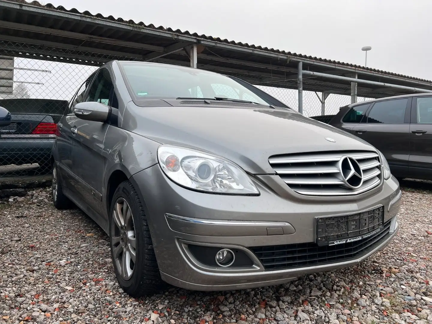 Mercedes-Benz B 200 Aut. TEILLEDER KLIMA SHZ TEMP PANO AHK PDC Grijs - 2