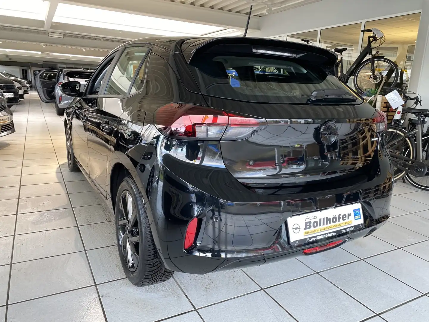 Opel Corsa-e Corsa Edition 1.2 Hybrid AT/SHZ+LHZ/PDC v+h+CAM/AL Schwarz - 2