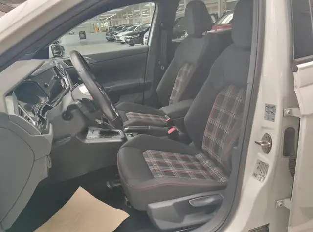 Volkswagen Polo view 11
