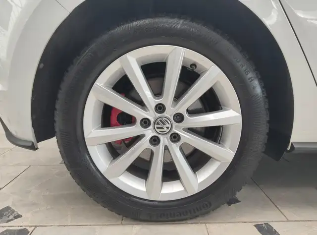 Volkswagen Polo view 9