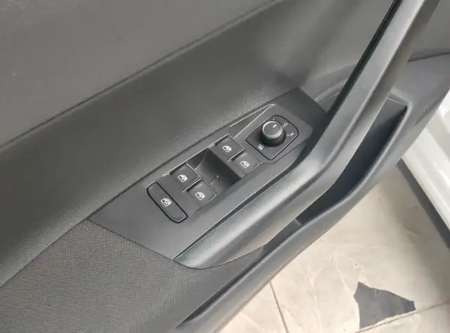 Volkswagen Polo view 10
