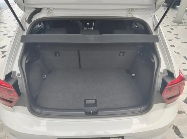 Volkswagen Polo view 8