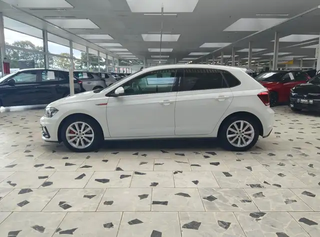 Volkswagen Polo view 4