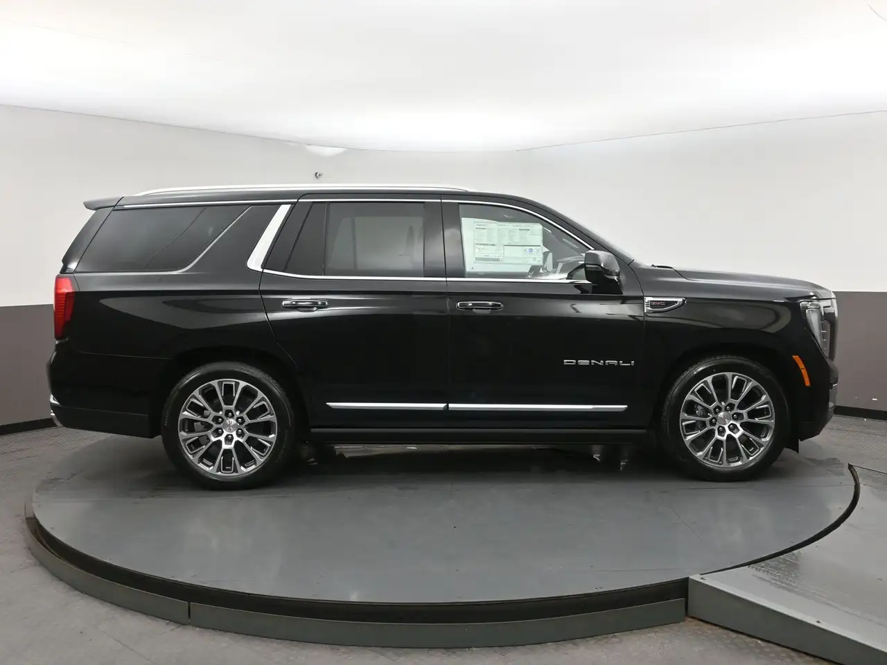 GMC Yukon снимка GMC Yukon