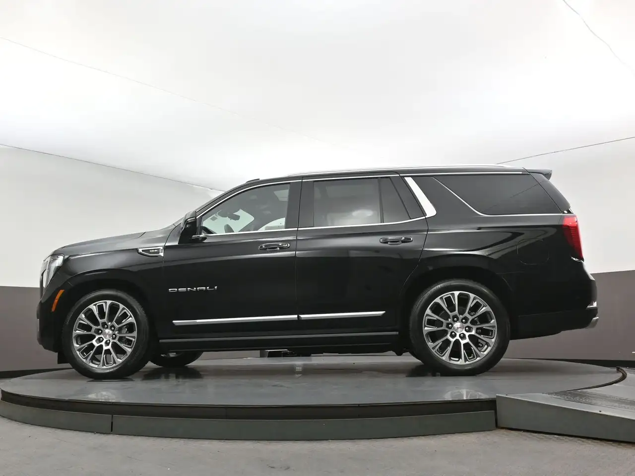 GMC Yukon снимка GMC Yukon