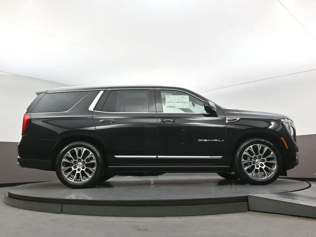 GMC Yukon снимка GMC Yukon