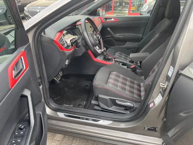 Volkswagen Polo view 11