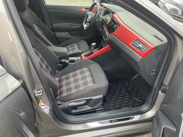 Volkswagen Polo view 9