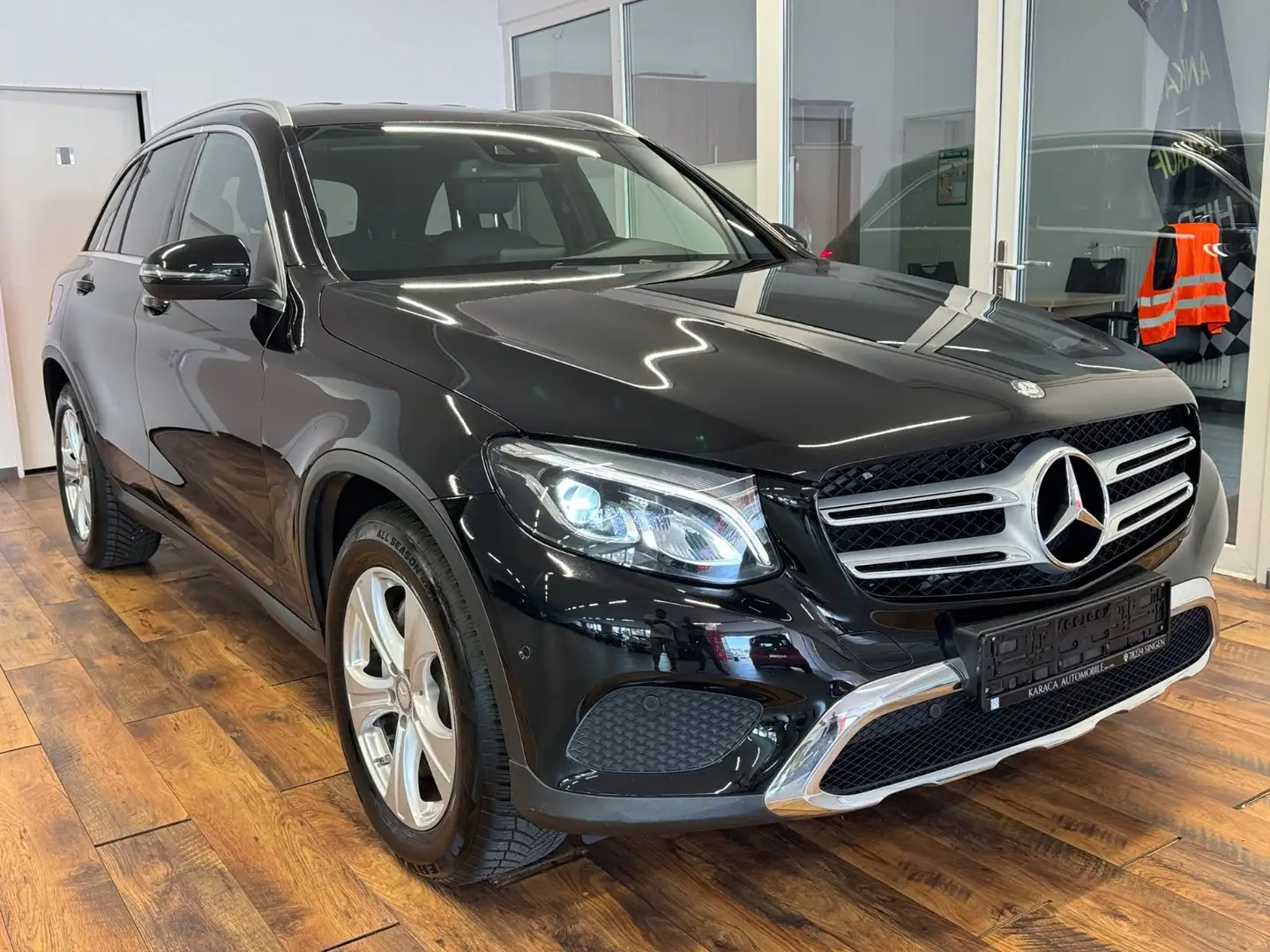 Mercedes-Benz GLC 250 4Matic NAVI TEMPO.KAMERA LED LUXUSPAKET Noir - 2