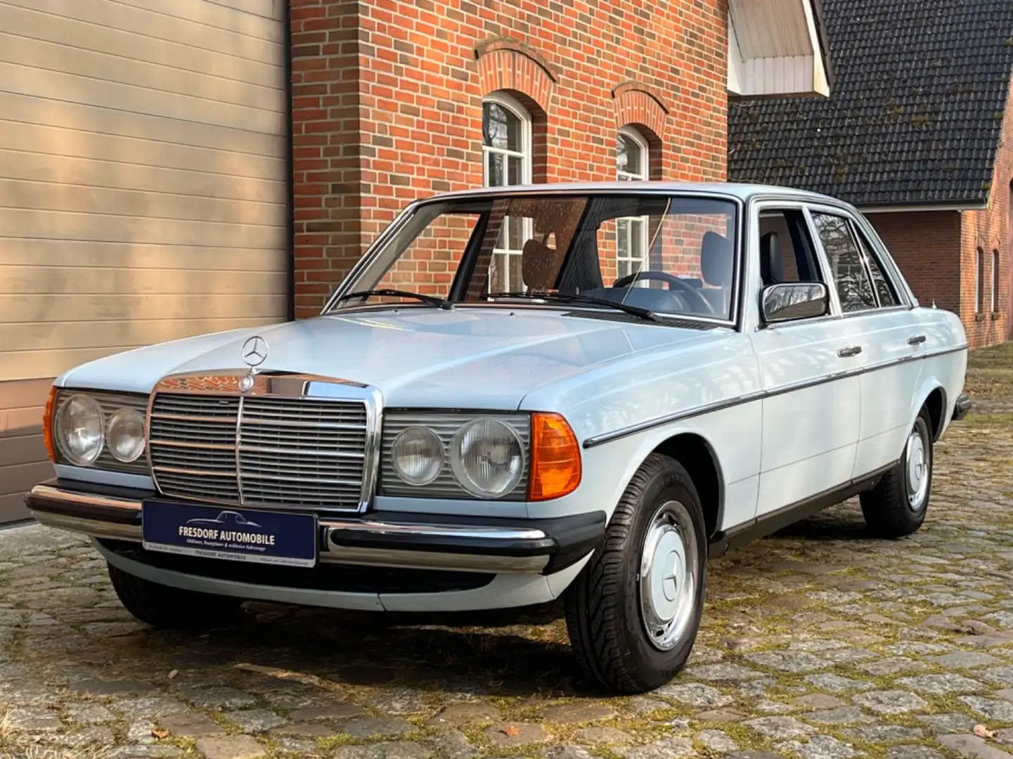 Mercedes-Benz 200 W123 Pastellblau, 2.Hand, nur 88.000 Km!!! Albastru - 1