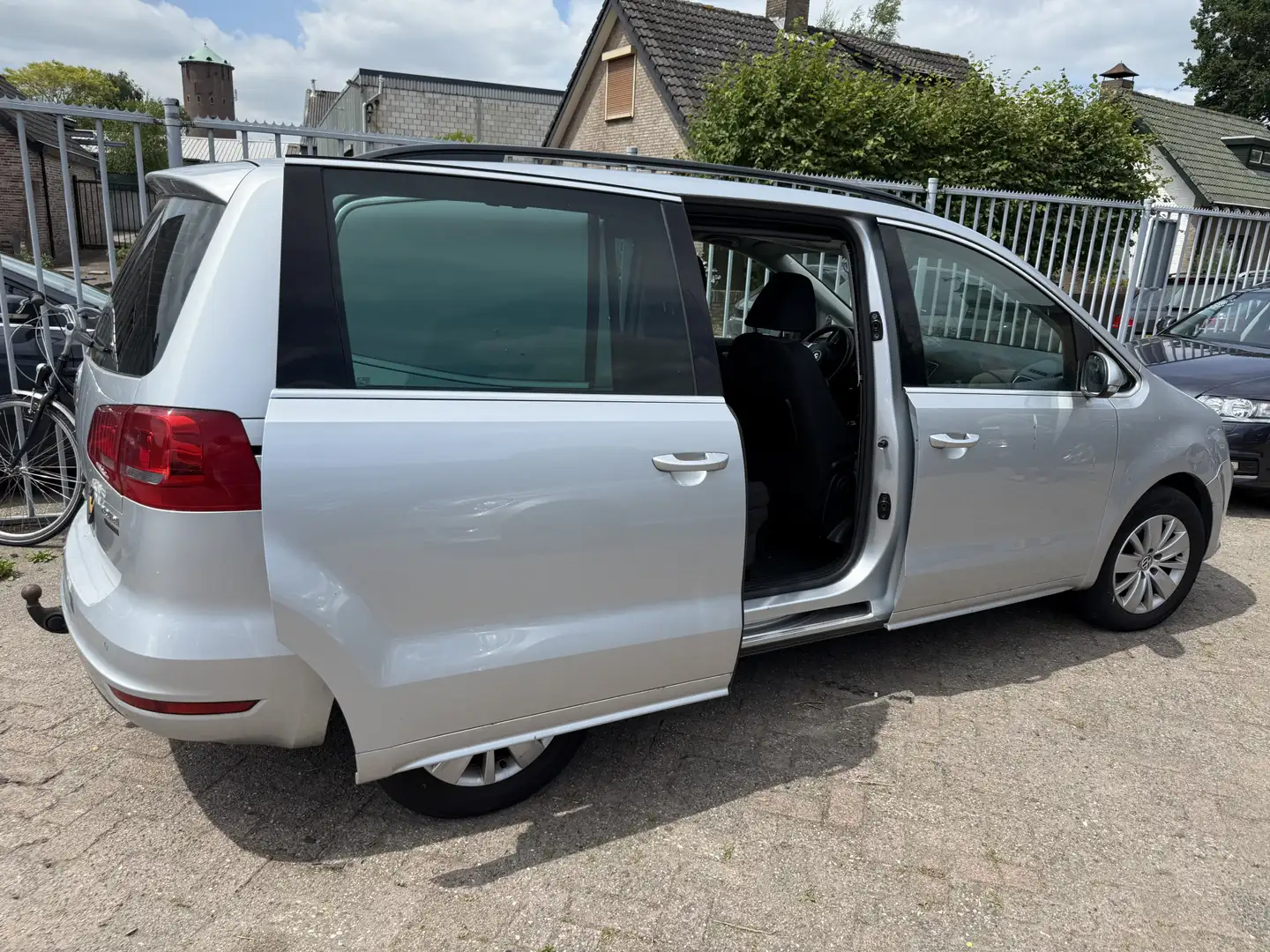 Volkswagen Sharan 2.0 TDI Highline Grijs - 2