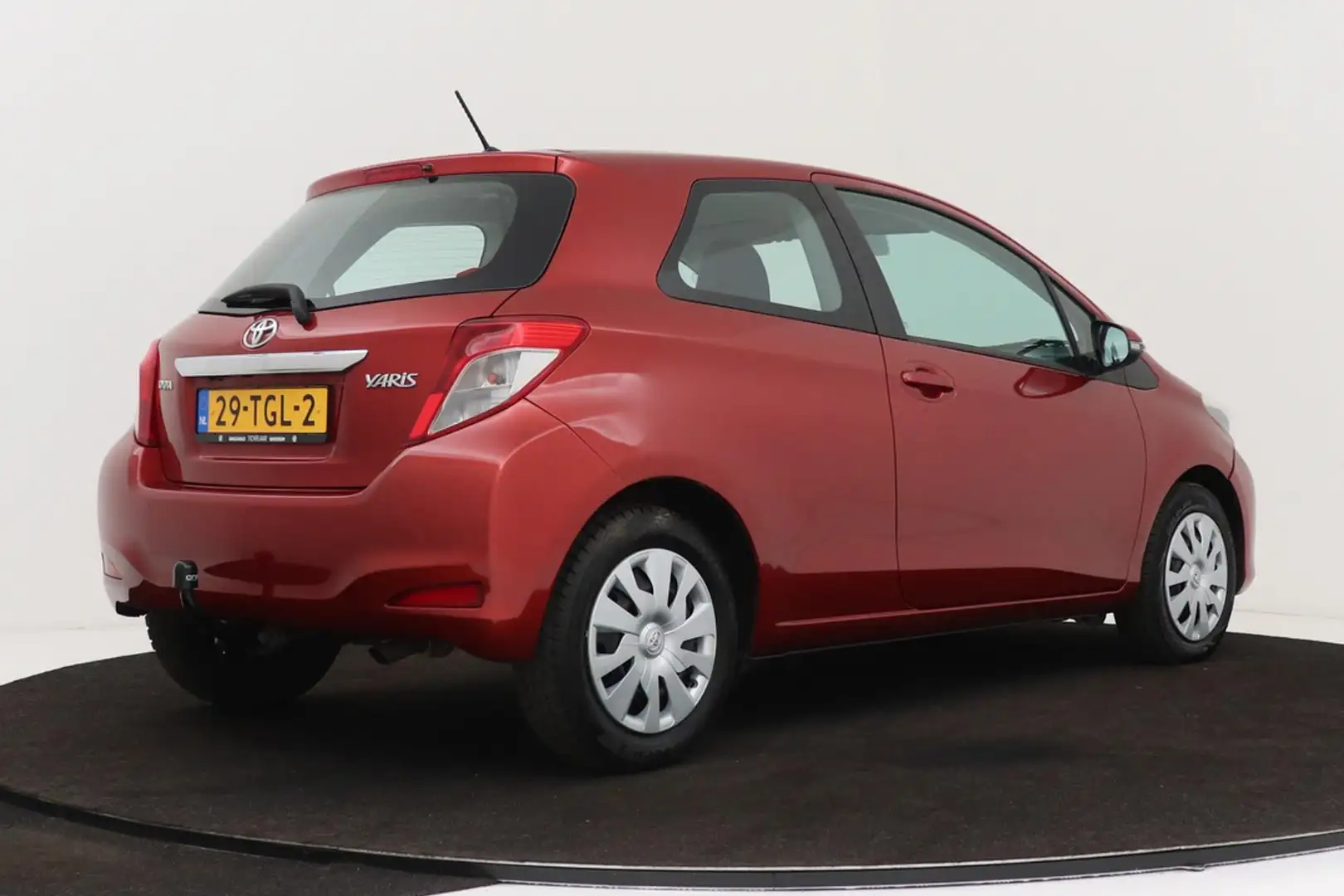 Toyota Yaris 1.3 VVT-i Aspiration | Trekhaak | Camera | Airco | Rot - 2