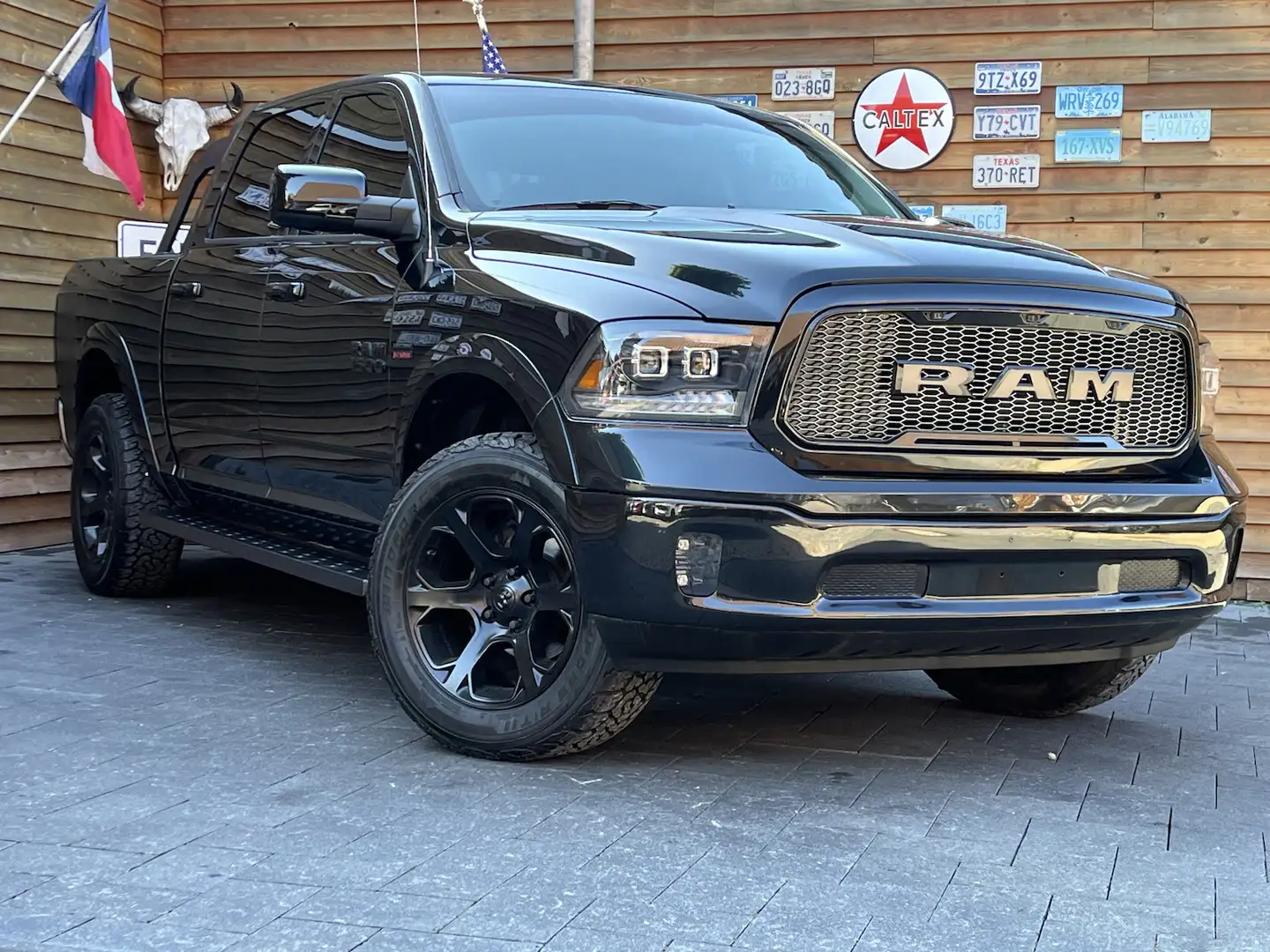 Dodge RAM 1500 Laramie 5.7L LPG 4x4 Navi Alpine Noir - 2