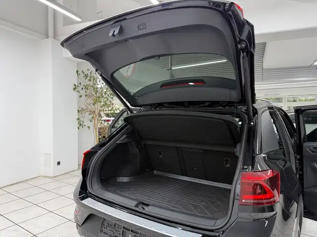 Volkswagen T-Roc view 10