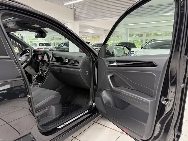 Volkswagen T-Roc view 8