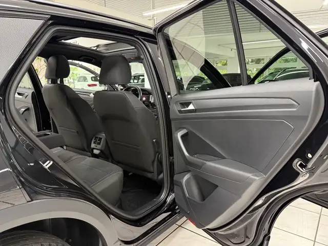 Volkswagen T-Roc view 9